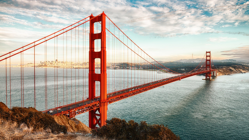 Visit The Great Iconic Golden Gate Bridge / AL YUSAFIR